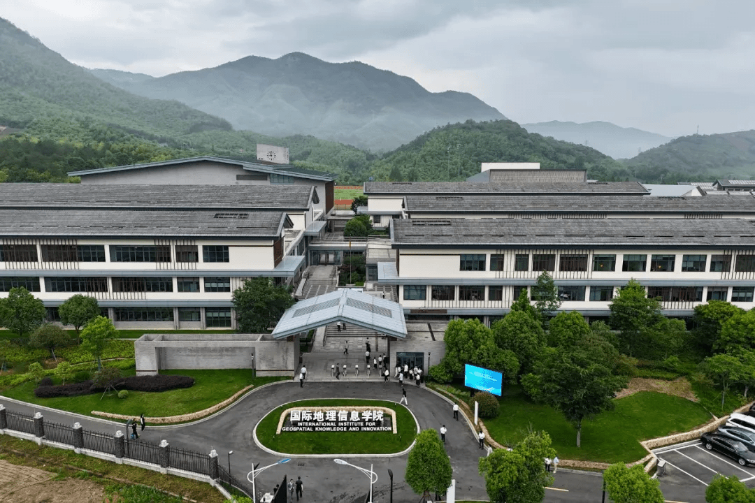 国际地理信息学院.png